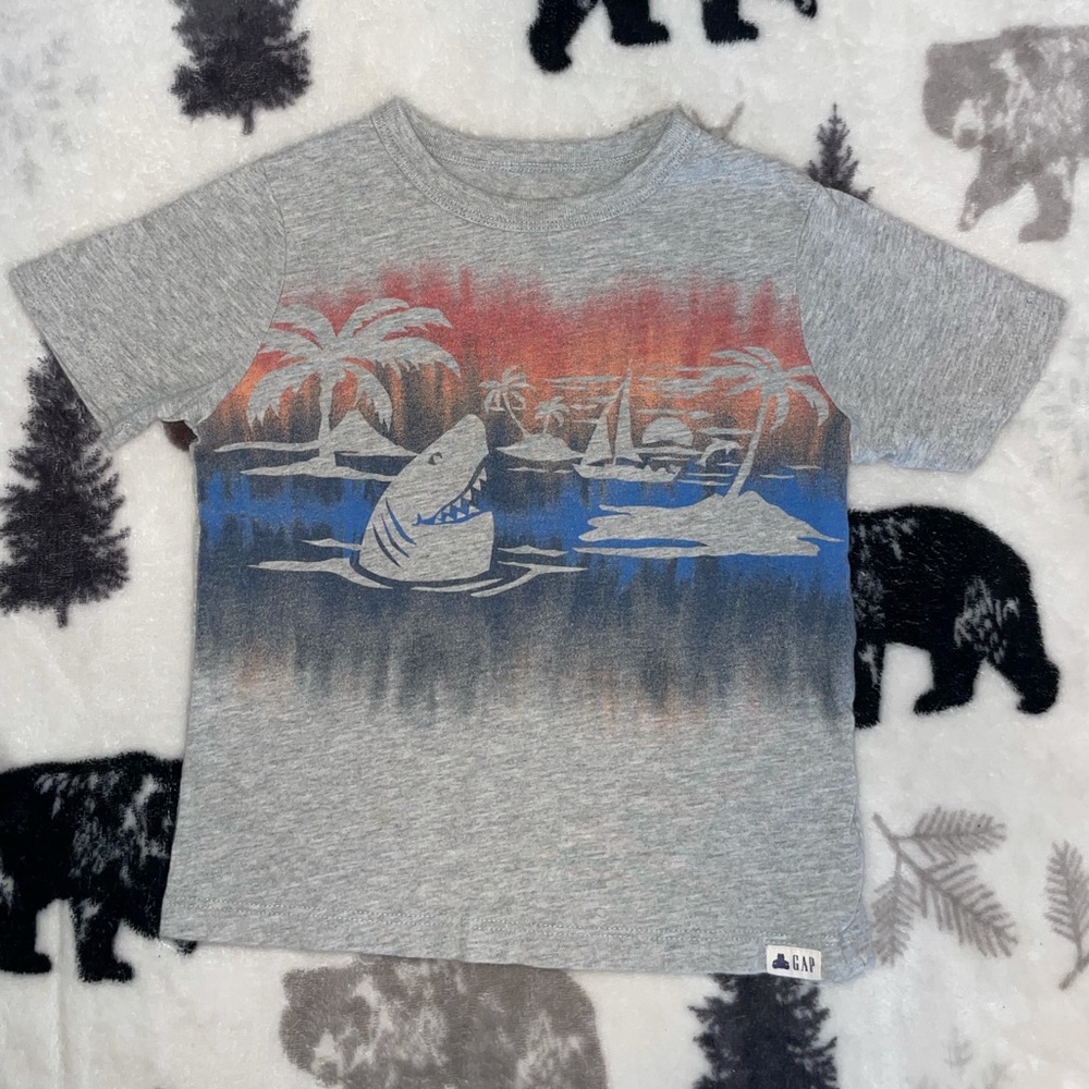🦈Gap Shark Shirt🦈